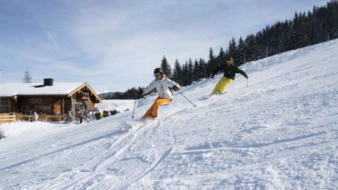 Skifahren am Maiskogel mit gemütlicher Almhütte