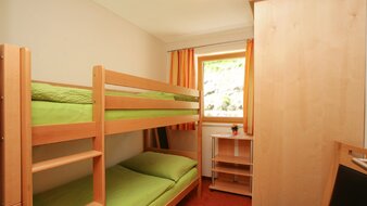 Ansicht vom Schlafzimmer im Appartement 2